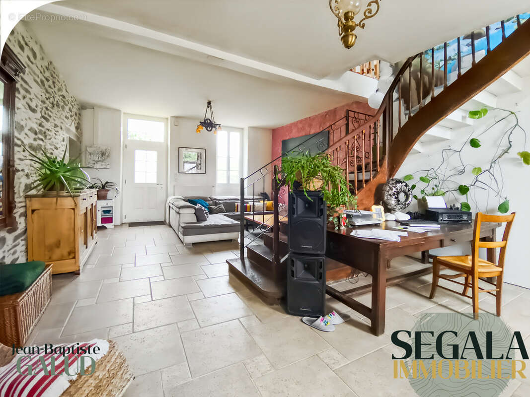 Maison à SAINTE-GEMME