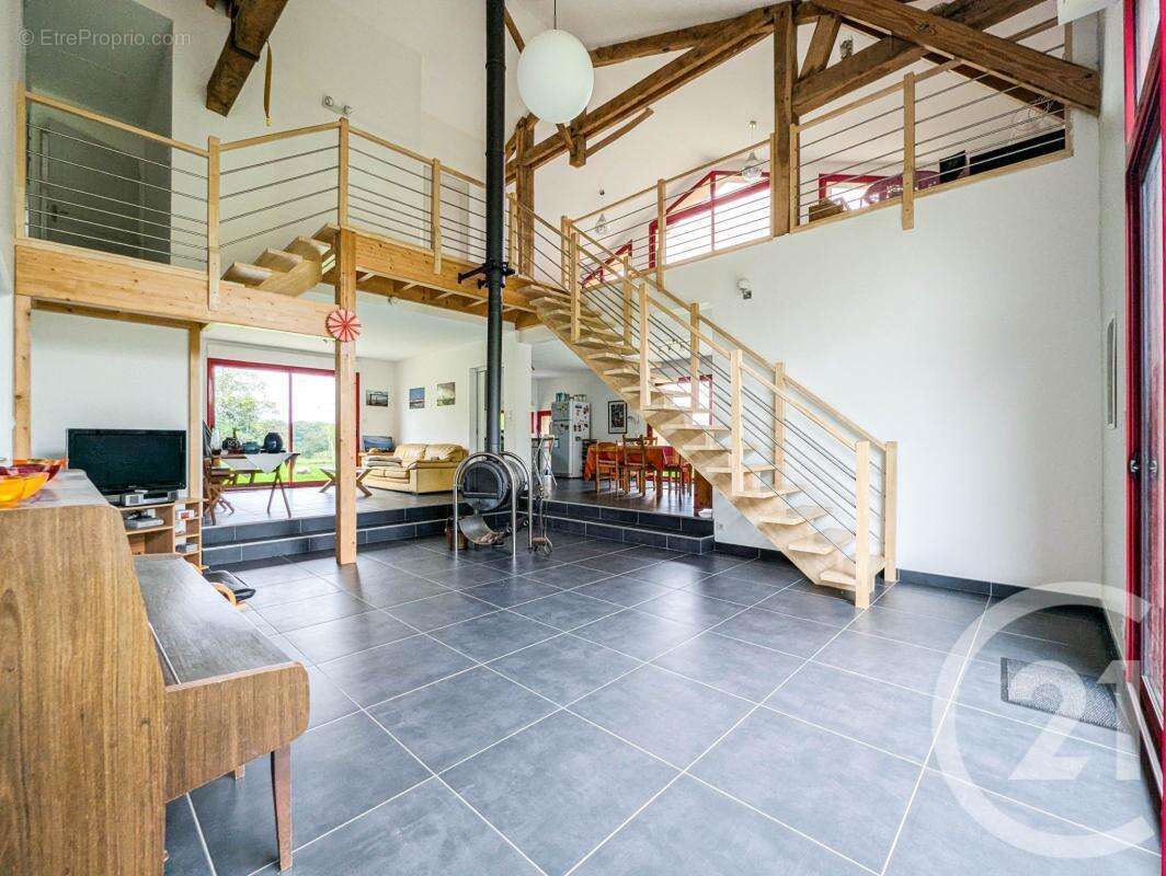 Maison à CHAILLAC-SUR-VIENNE