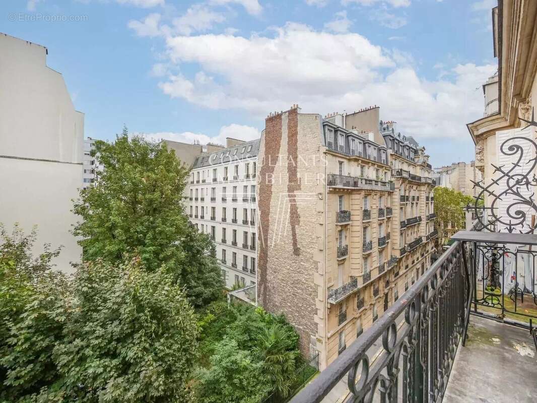 Appartement à PARIS-16E