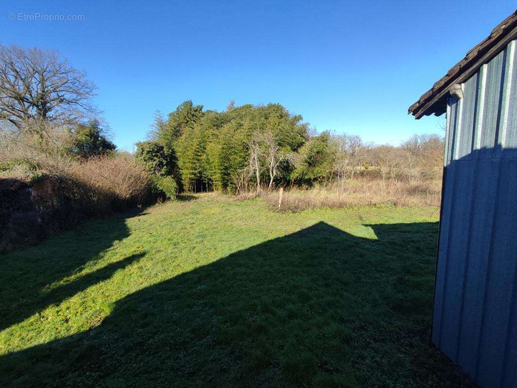 Maison à MEZIERES-SUR-ISSOIRE