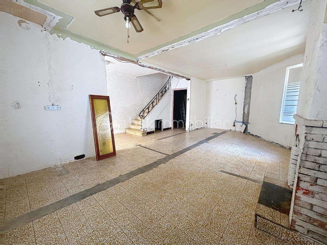 Maison à PEZILLA-LA-RIVIERE