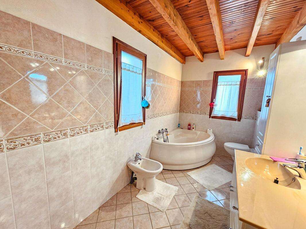 Maison à LES MARTYS