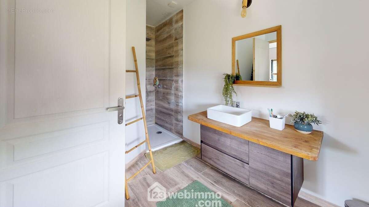 Salle d&#039;eau - Maison à LONGEVILLE-SUR-MER