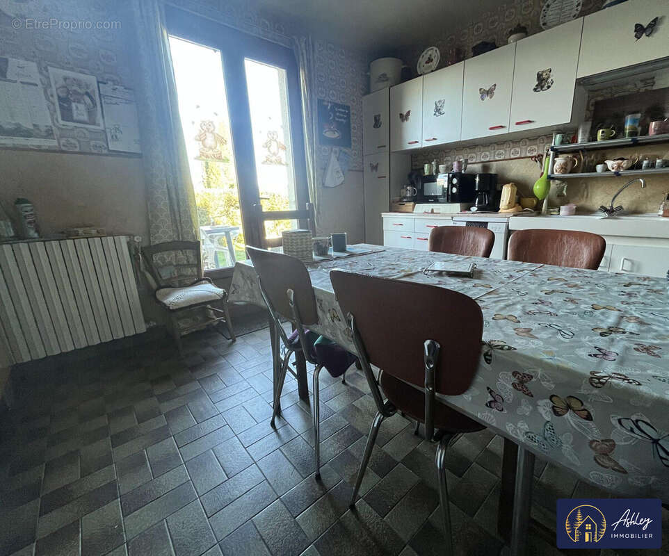 Maison 7 pièces VEBRET - Maison à VEBRET