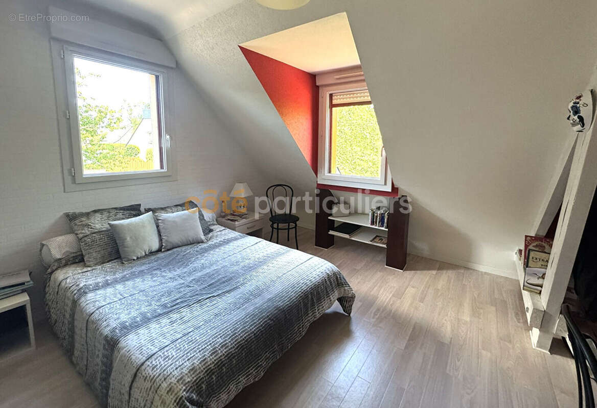 Saint-Malo, maison familiale de 198 m², grand jardin au calme et sans vis-à-vis. - photo 8