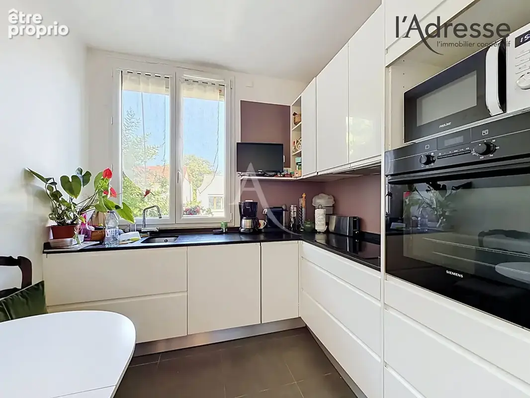SURESNES MONT-VALÉRIEN  - Meulière de 161m² Carrez 6 pièces avec parcelle de 227m² - photo 4