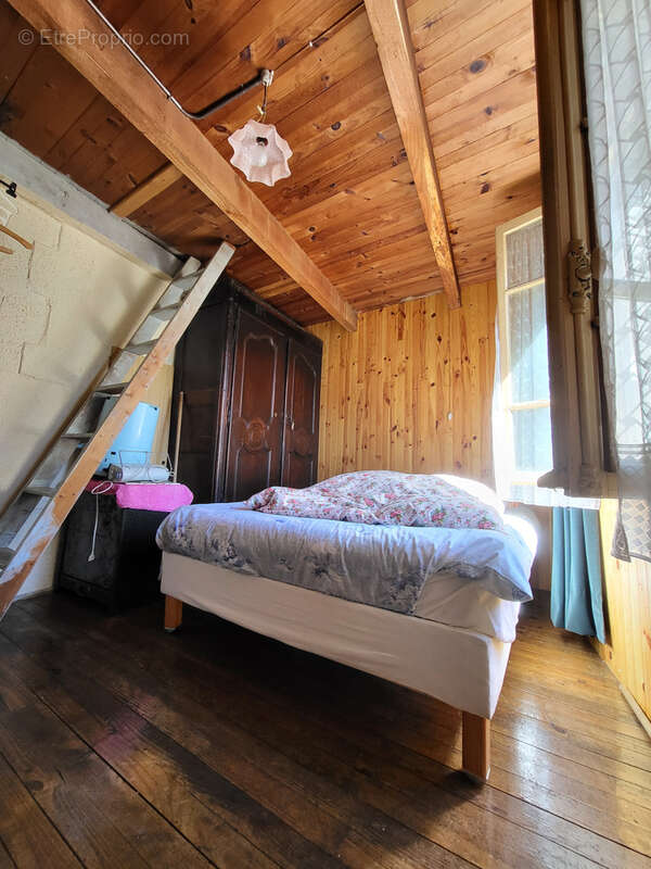 Maison de bourg avec cour. - photo 8