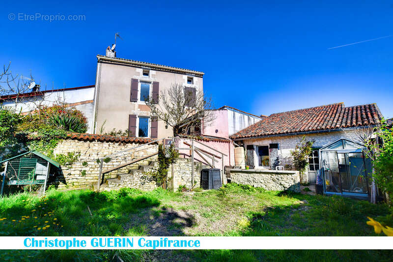 Maison à vendre maison proche de Saint-Amant de Boixe (16) - photo 3