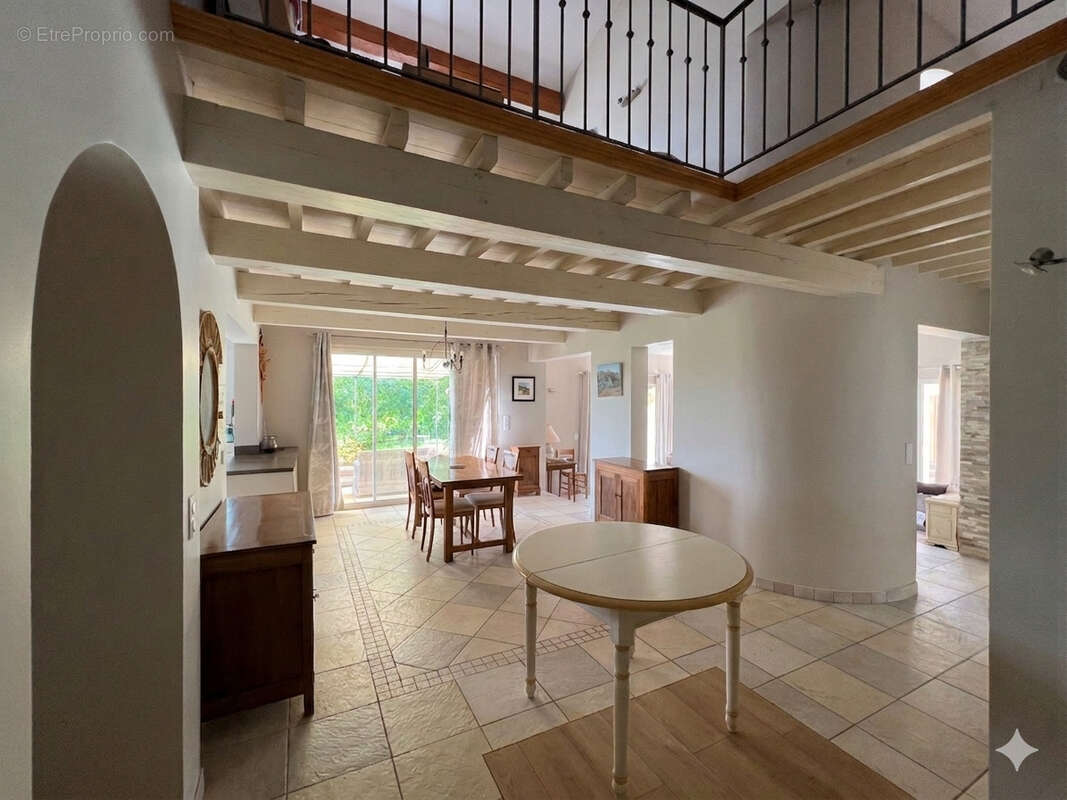 Maison à LARAGNE-MONTEGLIN