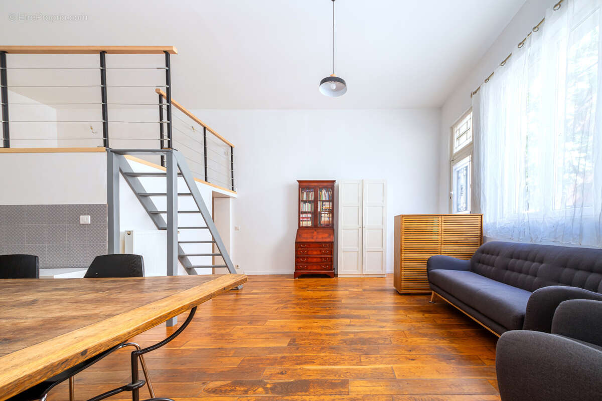 Appartement à PARIS-14E