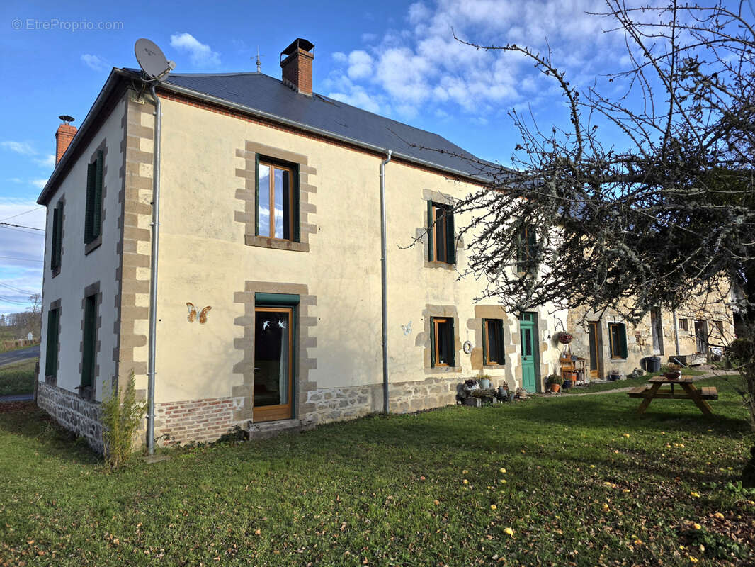 Maison à SAINT-GERVAIS-D'AUVERGNE