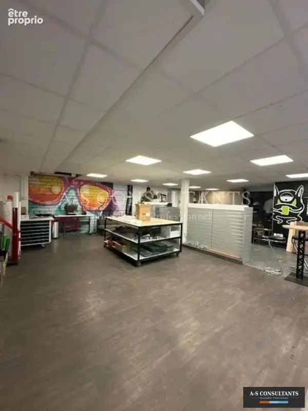 Entrepot avec bureaux à vendre - photo 2