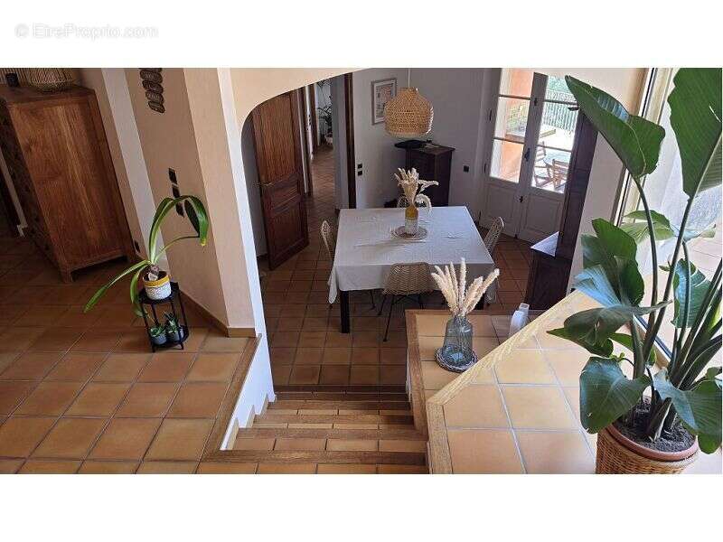 Maison 255 m² à La Farlede  - photo 8