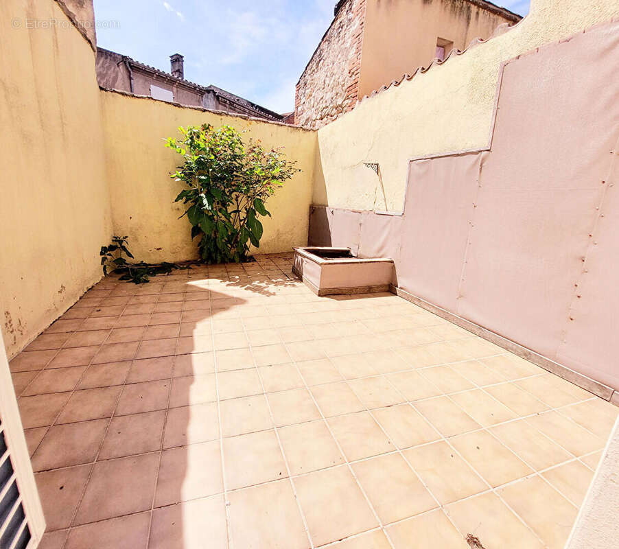 Maison individuelle divisée en 2 appartements rapport locatif secteur Pelloutier - photo 7