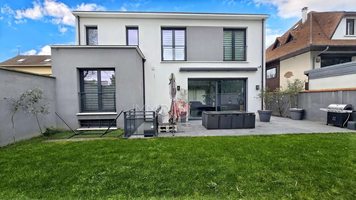 Maison à LES PAVILLONS-SOUS-BOIS