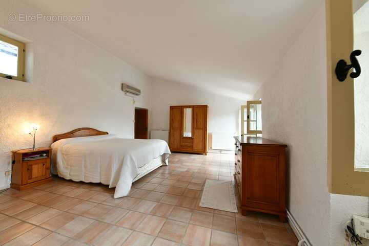 Maison à CRUVIERS-LASCOURS