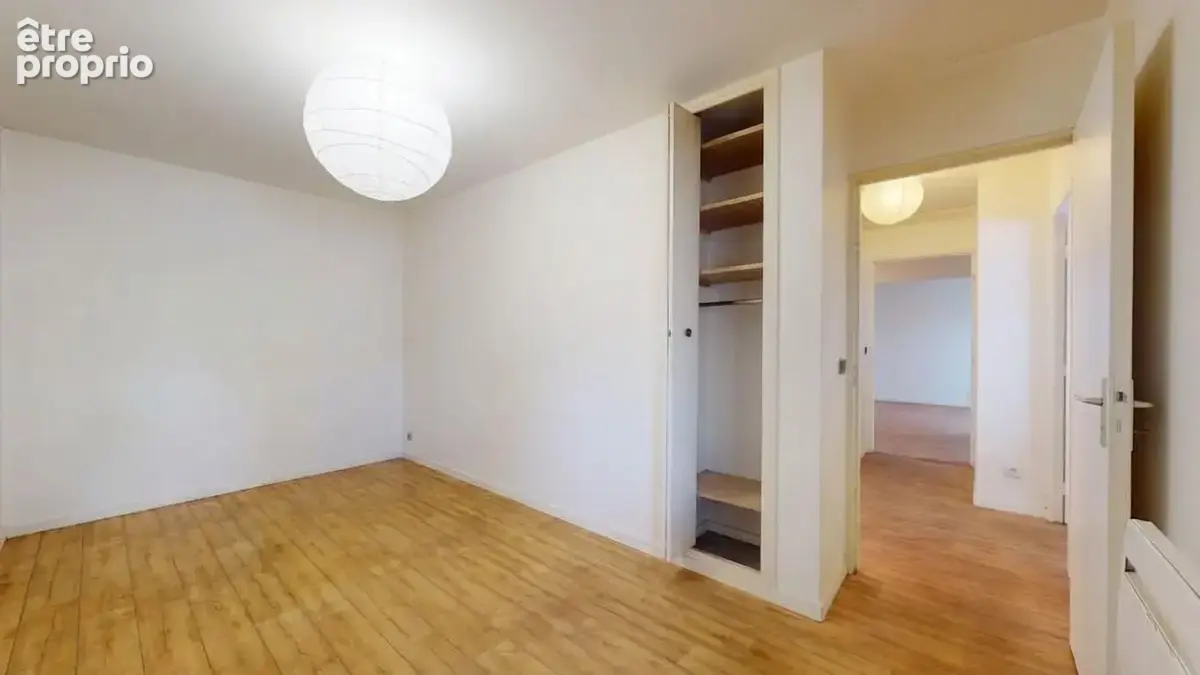  Lyon 3ᵉ – Limite Lyon 6ᵉ  Spacieux T3 de 72 m² avec parking, cave, ascenseur et jardin commun - photo 6