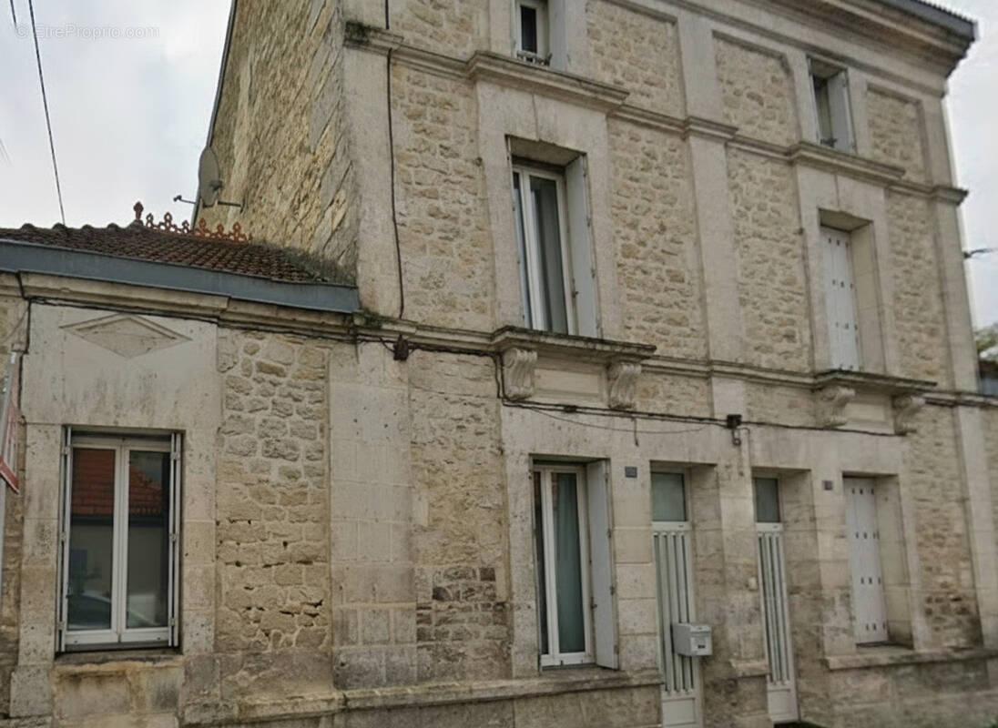 Maison à MAGNAC-SUR-TOUVRE