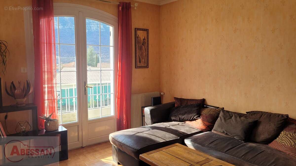 Maison à LARAGNE-MONTEGLIN