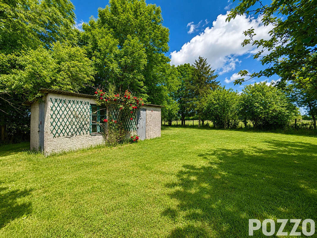Maison en pierres à Saint Planchers 6 pièces de 120 m2 avec dépendances - photo 13