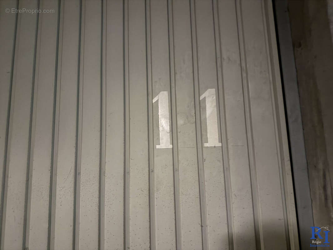 Notre agence commercialise deux garages - Parking à GRENOBLE