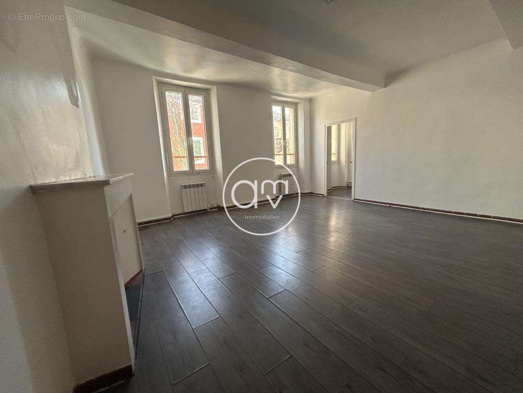 Appartement à CUERS