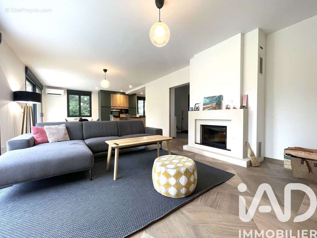 Photo 2 - Maison à CRESPIERES