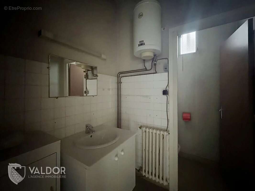 Commerce à MONTMERLE-SUR-SAONE