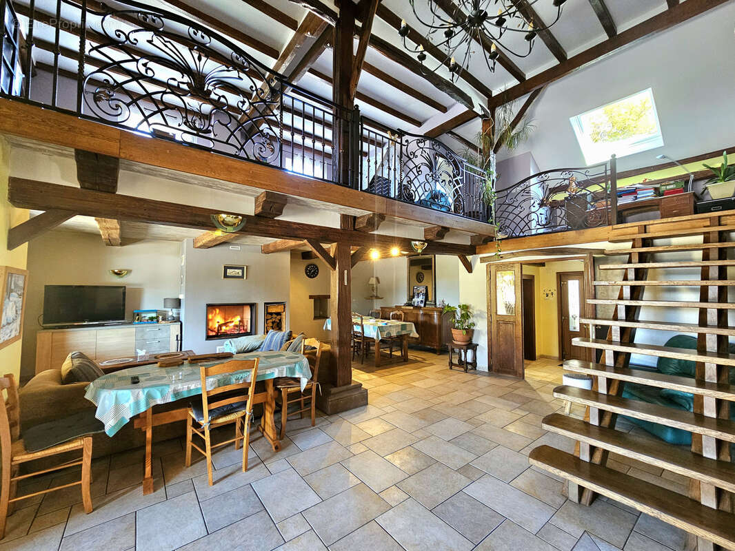 Maison à CHAMPAGNEY