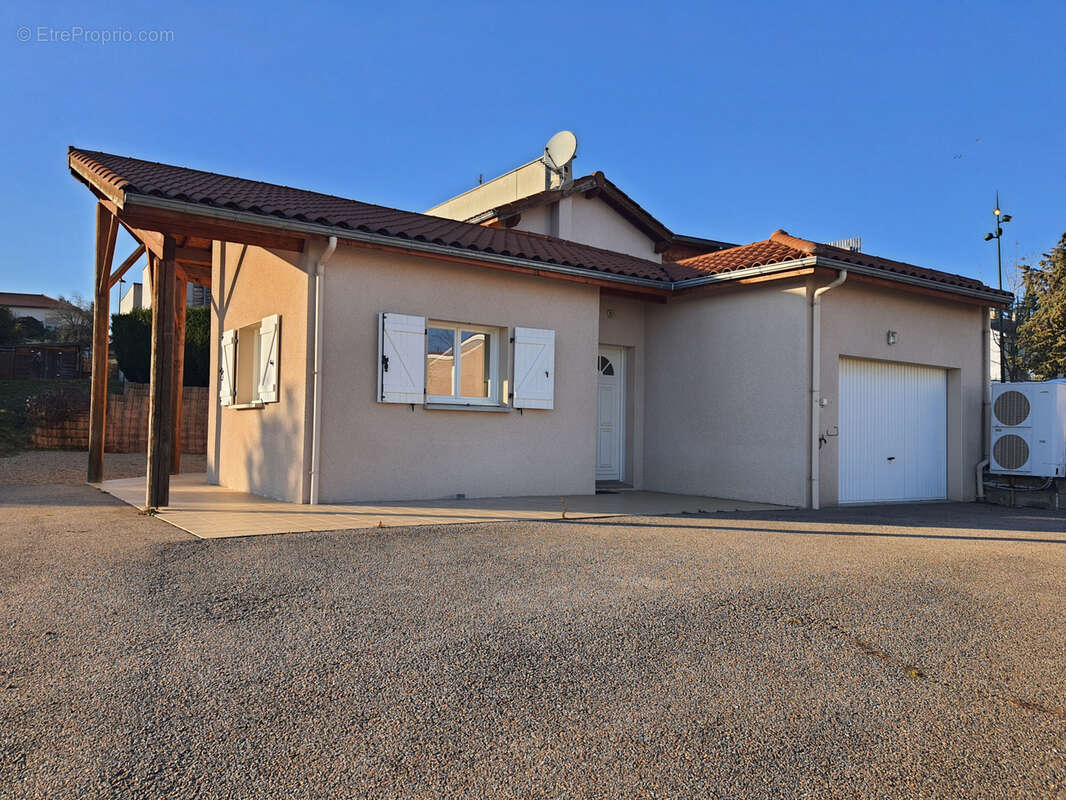 Maison à SAINT-GERMAIN-LAVAL
