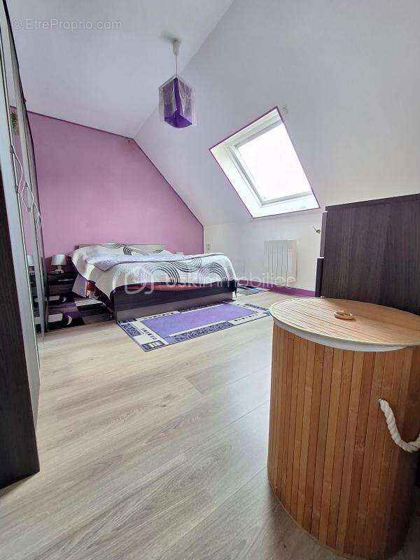 Maison à SAINT-DENIS-DE-L'HOTEL