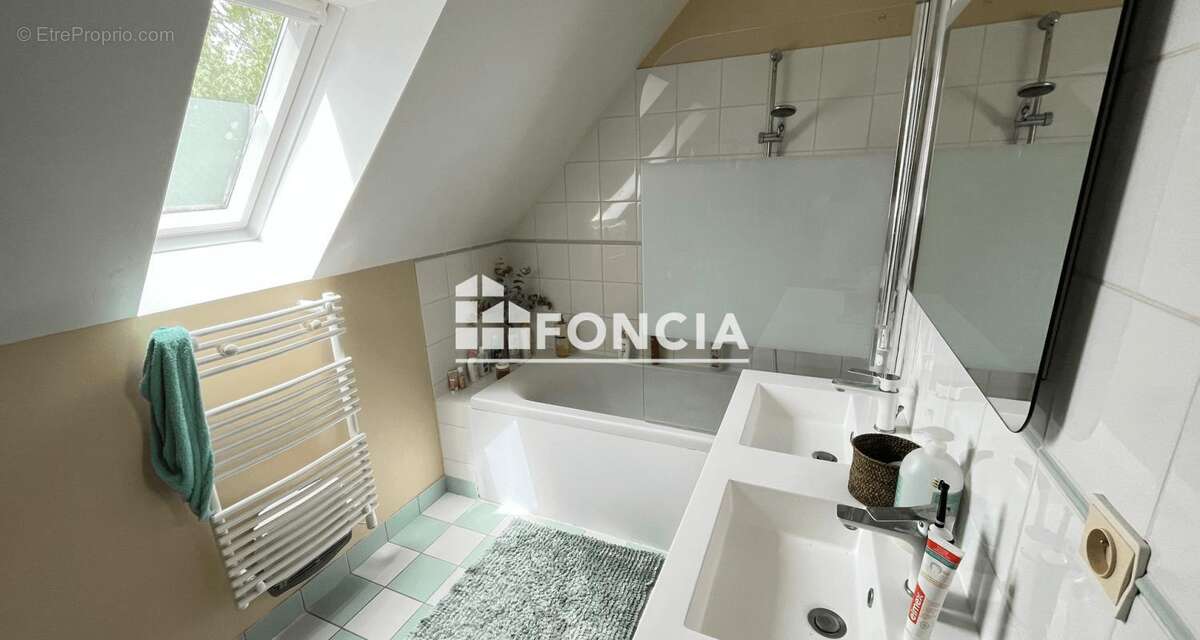 Maison à NOYEN-SUR-SARTHE