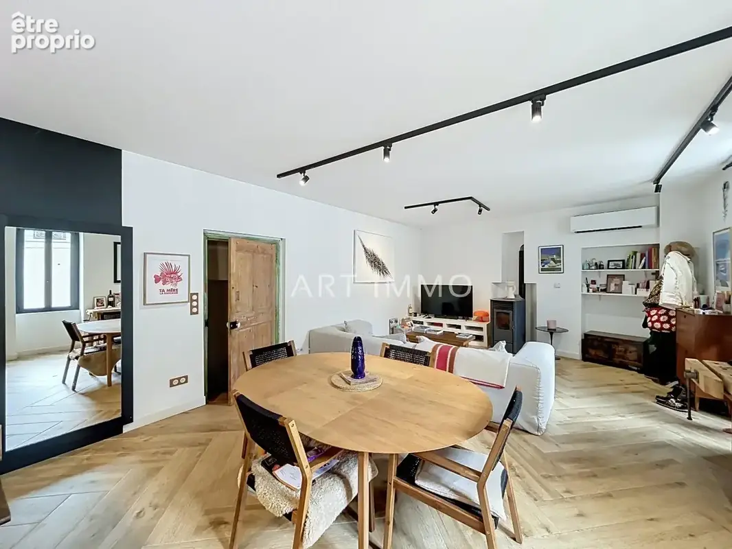 À vendre  maison de village rénovée avec terrasse au cur du village de robion - photo 4