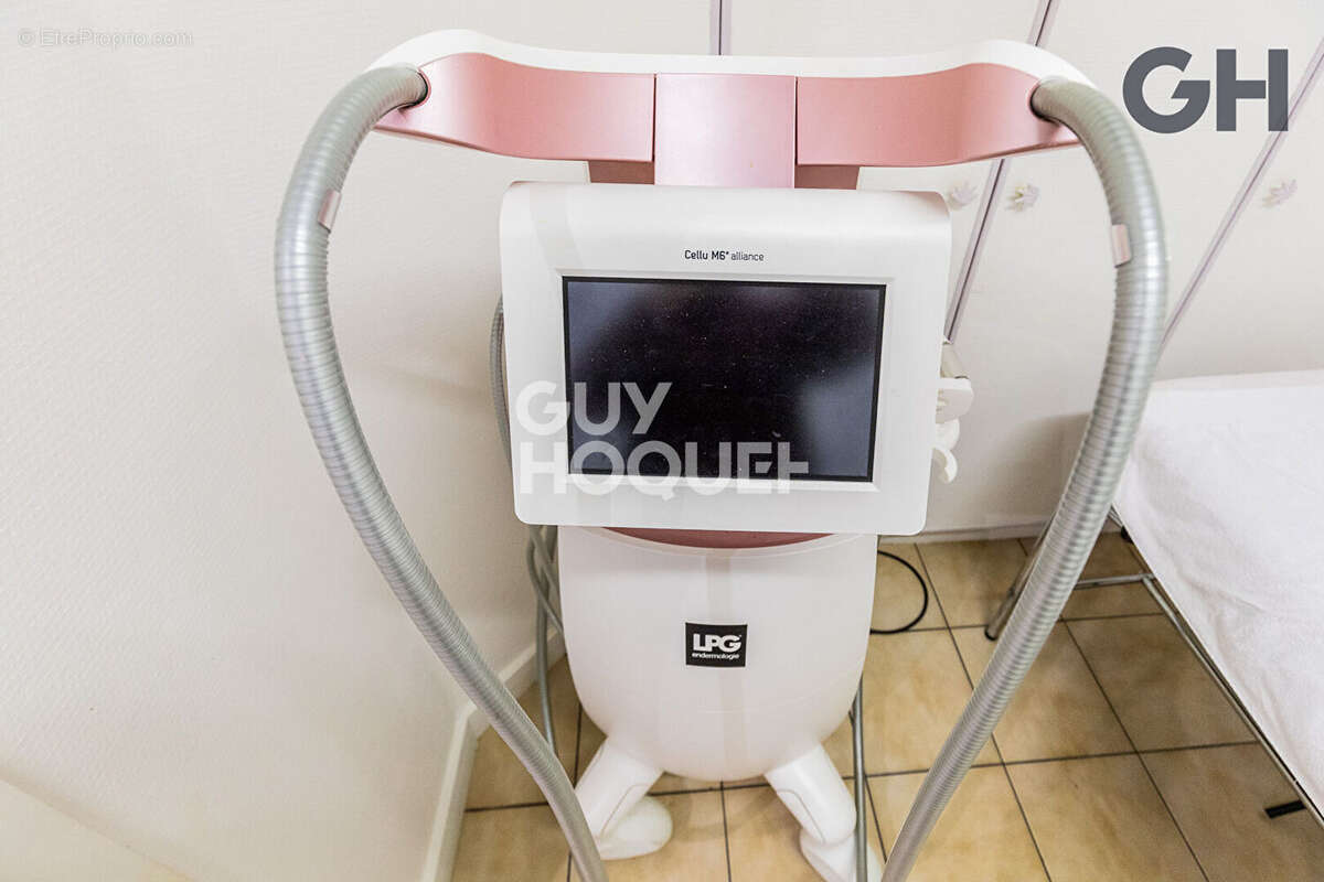 Commerce à SAINT-PIERRE-DU-PERRAY