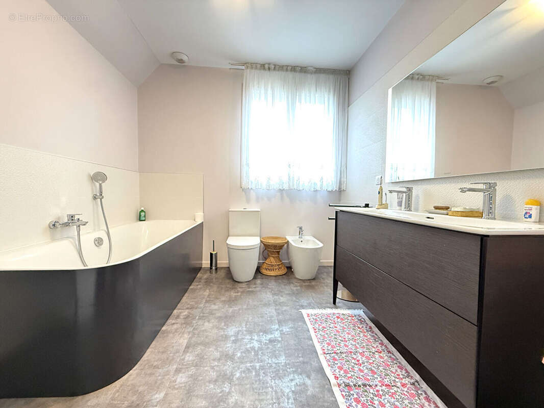 Maison à LONS-LE-SAUNIER