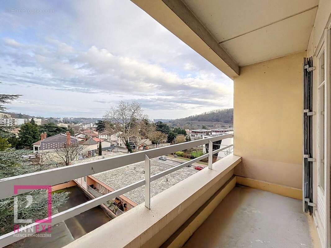 Appartement à FONTAINES-SAINT-MARTIN