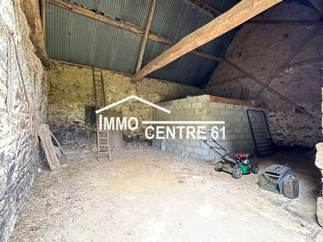 Maison de 70m2 avec dépendances sur 3560m2 - photo 5