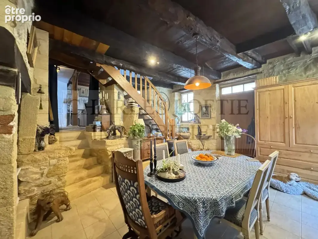 Jolie maison en pierre avec terrasse dans un village dynamique avec commerces en Bouriane - photo 4
