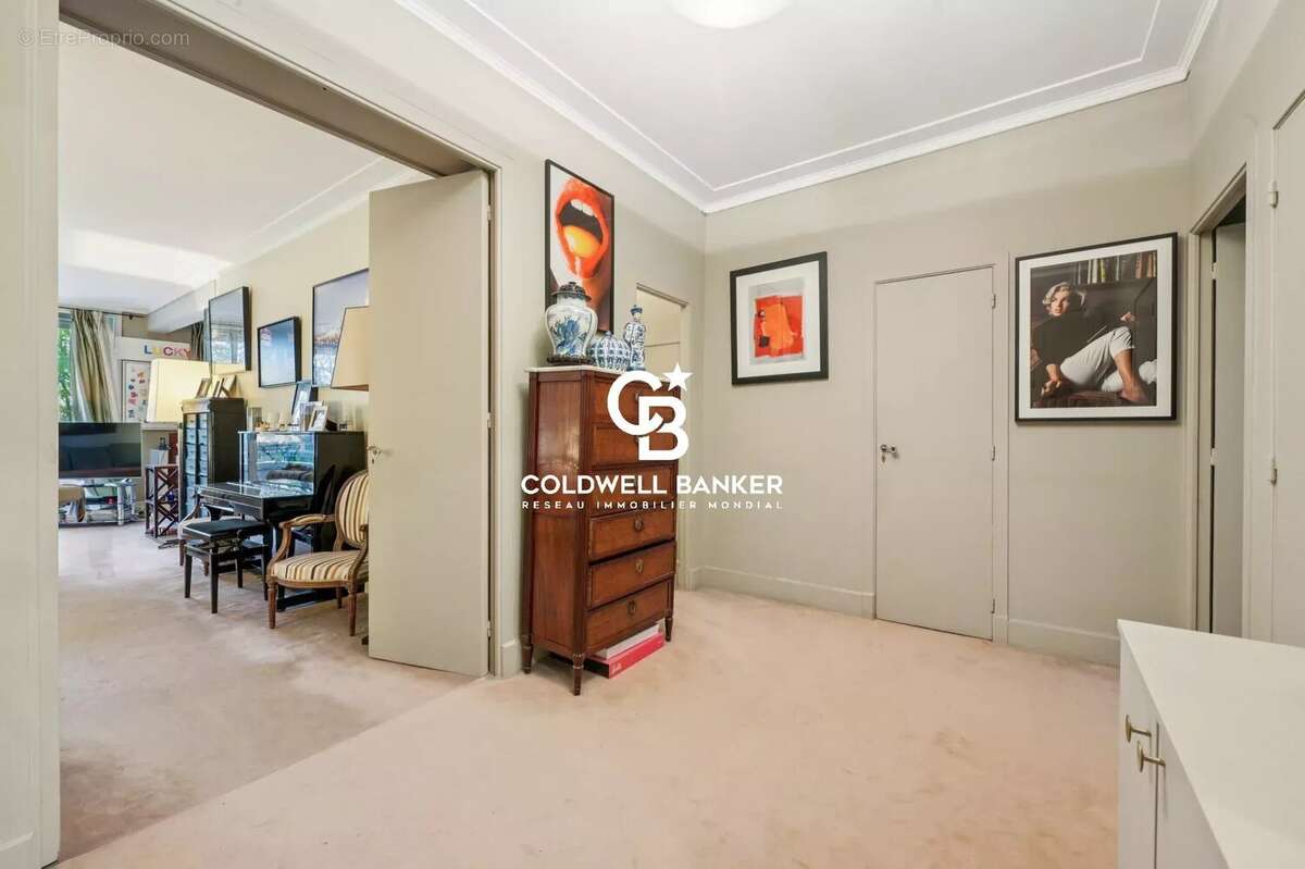 Appartement à PARIS-16E