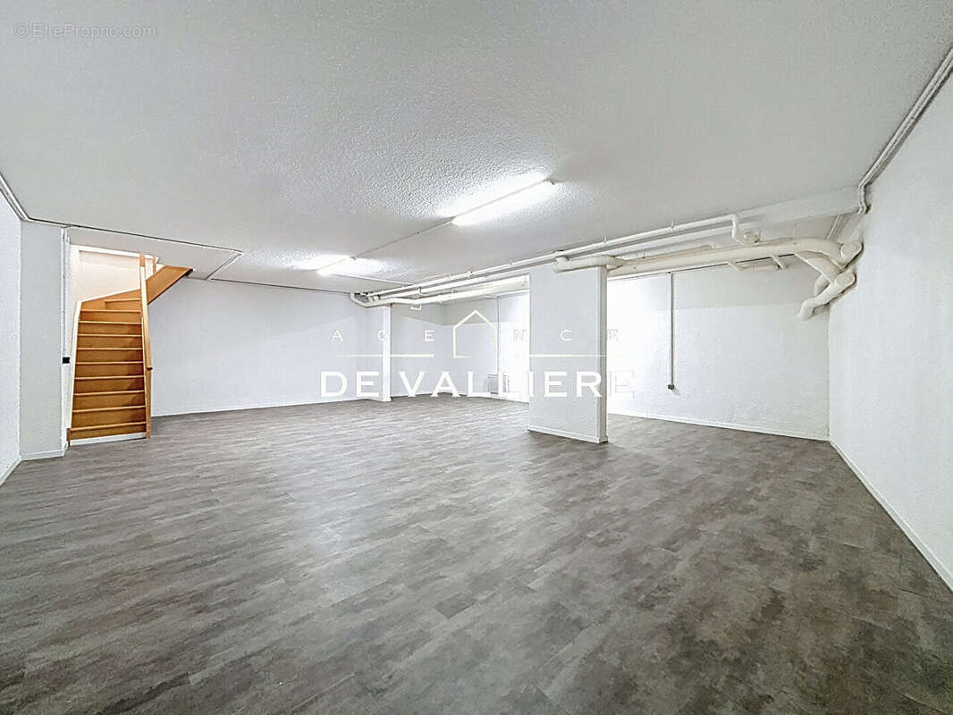 Commerce à SURESNES