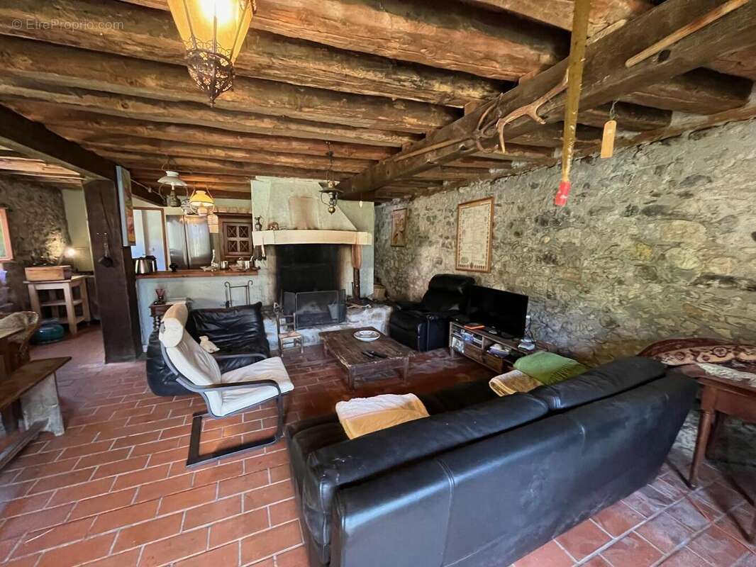 Ancienne grange rénovée en maison d'habitation - photo 5