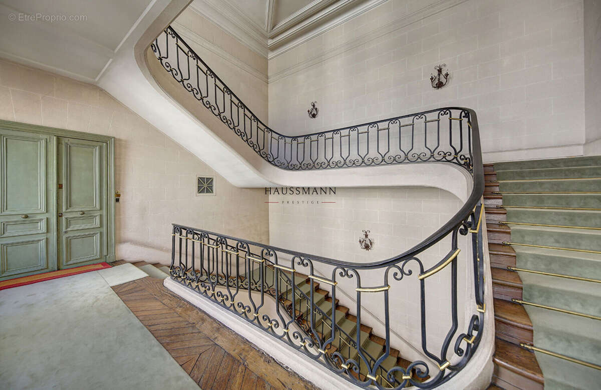Appartement à PARIS-7E