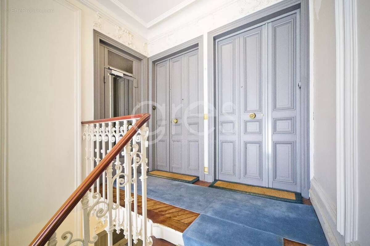 75007 suffren / tour eiffel. vente appartement haussmannien familial 3 chambres. - photo 13