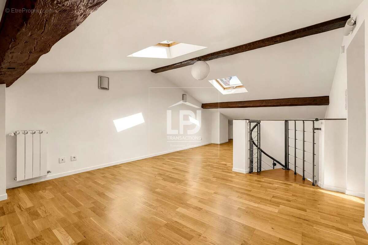 Bel appartement traversant T3 de 90 m² – Duplex, dernier étage – Petite copropriété, calme, quartier Marengo / La Colonne - photo 9
