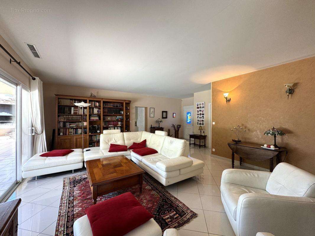 Propriété 179m² avec piscine - 23000m² de terrain - photo 21