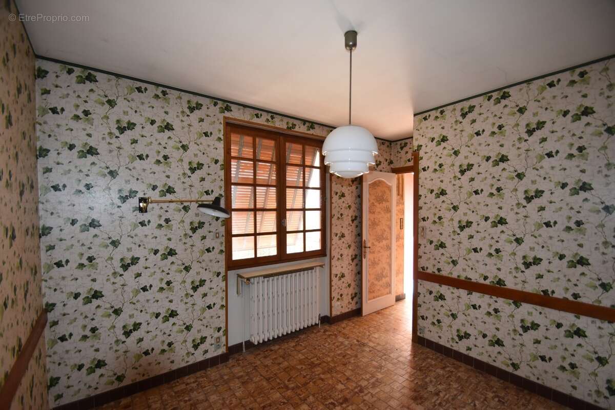 LA CLAYETTE - maison 156m² - avec entrepôt de 210m² sur terrain 3930m² - photo 6