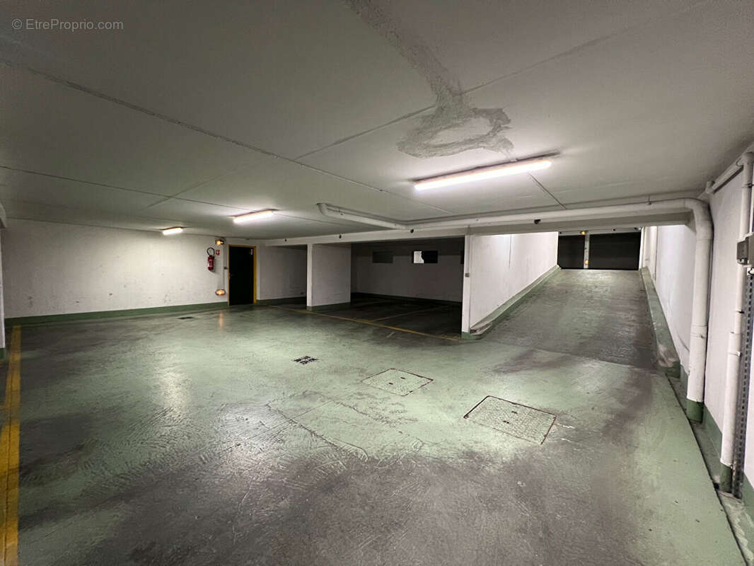 Parking à COURBEVOIE