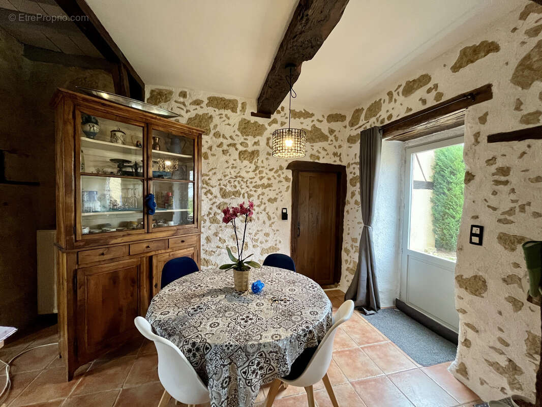 Maison à SEISSAN