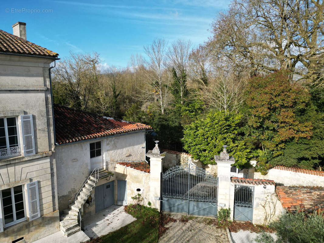 Maison à SAINT-JEAN-D'ANGELY