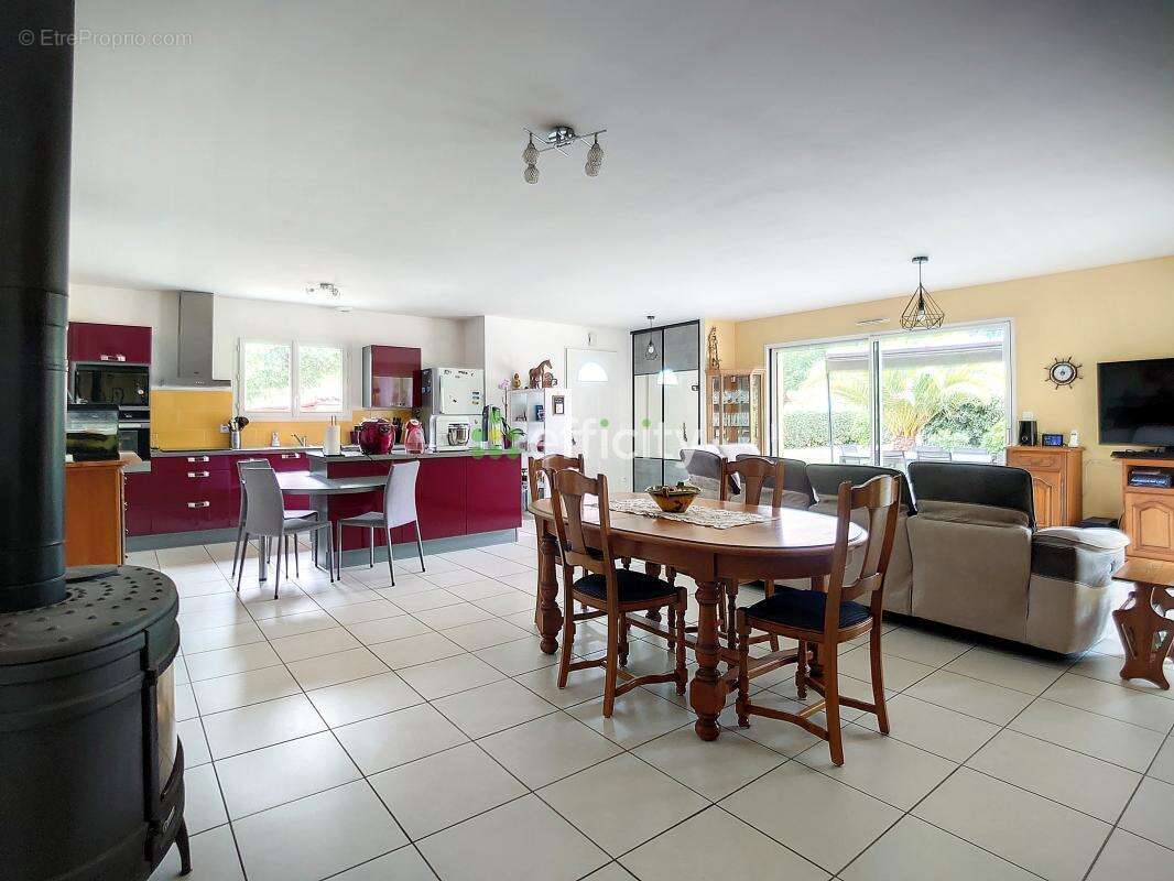 Maison 332 m² à Sainte-Eulalie-En-Born  - photo 3